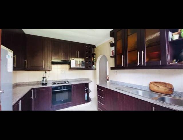 4 BEDROOM HOUSE FOR SALE IN UMLAZI Z